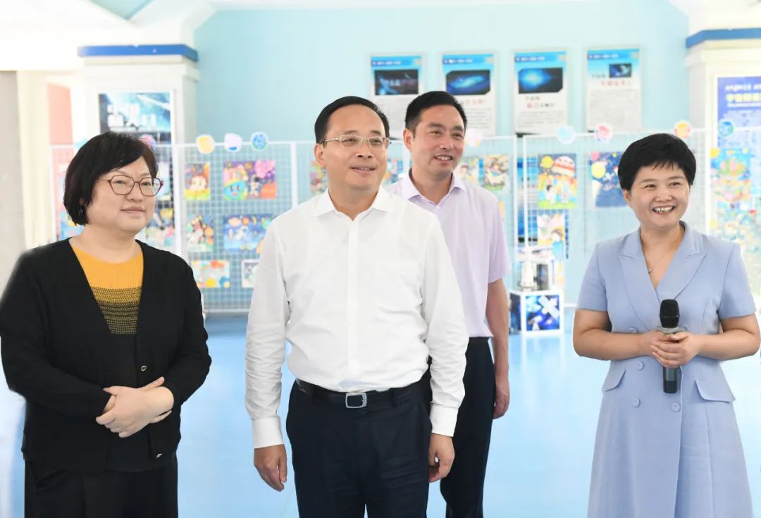 顧坤檢查校園安全及周邊環境整治工作